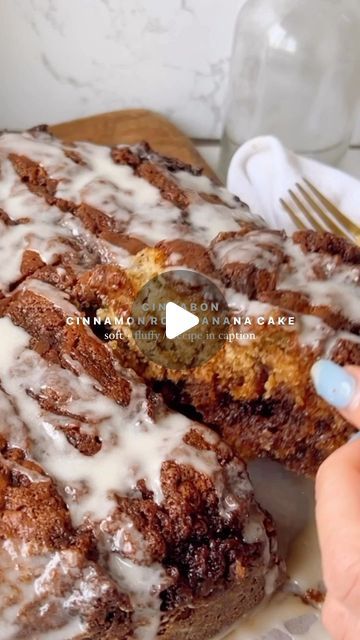 Kiley O'Donnell on Instagram: "CINNABON CINNAMON ROLL BANANA CAKE When I tell you that this banana cake is as easy as it is soft, fluffy, and beautiful to look at 🤭 Not to mention, the texture paired with the cinnamon swirl flavor and cream cheese glaze is unmatched - it’s a literal dream 🤎 recipe below! #Recipe Details: Ingredients: - 2 cups all-purpose flour @bobsredmill - 3/4 cup granulated sugar - 2 tsp baking soda - 1/2 tsp salt - 1/3 cup coconut oil, melted - 2 eggs - 1 tsp vanilla extract - 3 medium-sized ripe bananas, mashed Cinnamon Roll Swirl: - 3/4 cup butter, softened - 3/4 cup brown sugar - 1 tbsp cinnamon Cream Cheese Glaze: - 4 oz cream cheese - 2 tbsp butter, softened - 3/4 cup powdered sugar - 1/2 tsp vanilla extract Instructions: Preheat oven to 350F. Grease and flo Cinnamon Roll Banana Cake, Fluffy Banana Cake, Cinnamon Cream Cheese, Cream Cheese Glaze, Banana Cake Recipe, Cinnamon Swirl, Cinnamon Banana, Ripe Bananas, Butter Knife