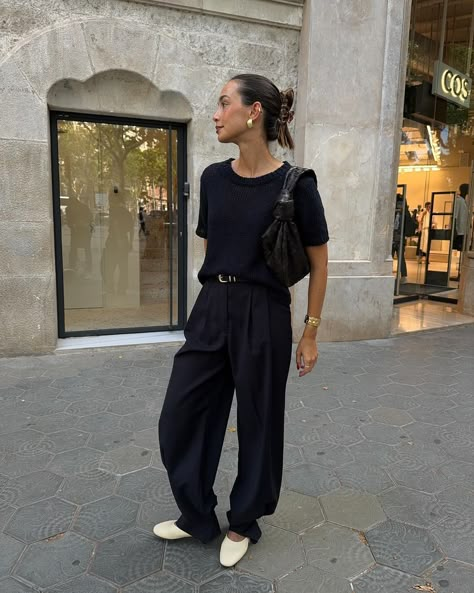 BLANCA ARIMANY | Paseando con @lucas_prada_ 🍦with matching outfit ahaah Who copies whom? - #couples #fashion #barcelona #pinterestaesthetic… | Instagram Spanish Outfits Street Style, Chica Chola, Spanish Outfits, Dinner Outfit Casual, Couples Fashion, Latina Outfits, Estilo Indie, Skandinavian Fashion, Chique Outfits