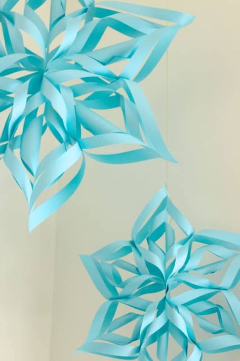 Snowflakes Tutorial, Birthday Thoughts, Frozen 3rd Birthday, Frozen Birthday Party Decorations, Elsa Party, Elsa Birthday Party, Frozen Party Decorations, Frozen Bday Party, Disney Frozen Birthday Party