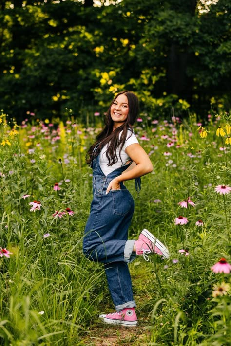 Senior Portfolio — Gracefully Made Photography Flower Field Pictures, Photoshoot Flower Field, Senior Picture Ideas Unique, Flower Field Senior Pictures, What To Wear Photoshoot, Flower Field Photoshoot, Unique Senior Picture Ideas, High School Senior Picture Ideas, Field Senior Pictures