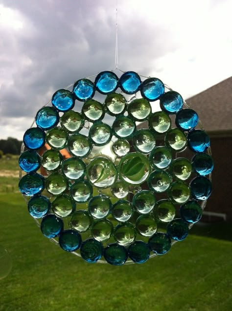 Glass Gem Sun Catchers Kids Can Make Hantverk Diy, Gem Crafts, Elmer's Glue, Glass Gems, Glass Marbles, Glass Projects, Craft Time, Garden Crafts, Dream Catchers