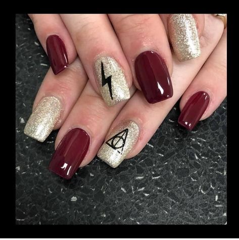 Harry Potter Nails Acrylic, Gryffindor Nails, Harry Potter Nails Designs, Nail Ideas Easy, Potter Nails, Harry Potter Nail Art, Harry Potter Nails, Glamour Nails, Disney Nails