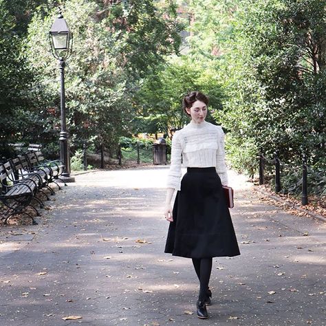 Bernadette Banner on Instagram: “Oh hello there, I’ve just uploaded a video diary on the making process for this skirt! Find that in my bio, if you like. 🍇 . Photos by…” Edwardian Fashion Modern, Bernadette Banner, Victorian Inspired Fashion, Modern Edwardian, Walking Skirt, Gaun Abad Pertengahan, Video Diary, History Bounding, Historical Sewing