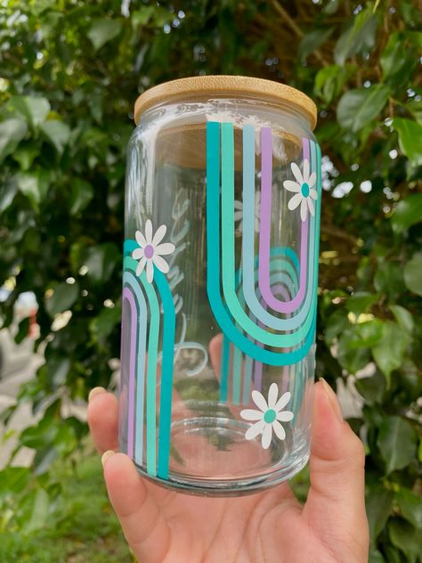 16oz. Glass can cup with wood lid and crystal straw Aesthetic Tumbler Bottle Design, Paint Jars Diy, Cute Cup Designs Ideas, Glass Cricut Ideas, Painting Glass Ideas, Glass Vinyl Ideas, Cool Tumbler Designs, Glass Tumbler Design Ideas, Jar Painting Ideas Cute