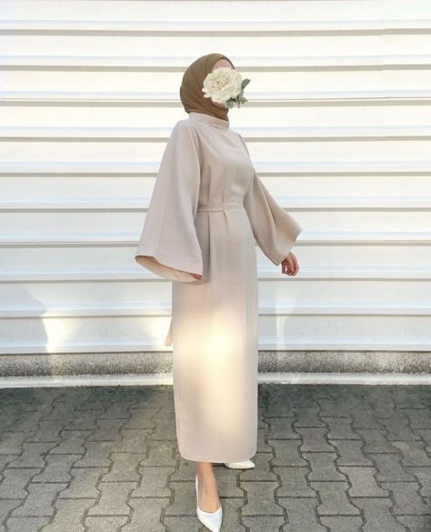 Modern Hijab Fashion Dresses, Gown With Coat, Muslim Fashion Dress Modern, Modest Fashion Muslim, Modest Outfits Muslim, Outfits Muslim, Hijab Fashion Summer, Moslem Fashion, Stile Hijab