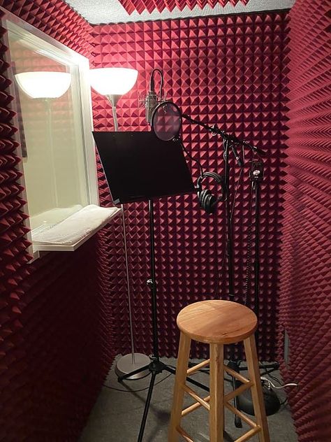 Rap Studio, Studio Room Ideas, Wood Sound Diffuser, Sound Booth, Vocal Booth, Music Room Design, Recording Booth, Home Recording Studio Setup, Recording Studio Setup