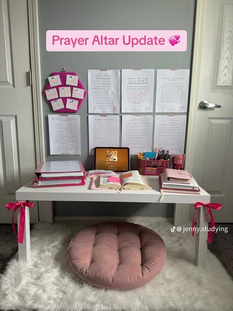 Altar Ideas Christian, Prayer Alter Ideas, Prayer Closet Ideas, Bedroom Altar, Christian Altar, Diy Prayer Board, Prayer Altar, Prayer Vision Board, Prayer Room Ideas