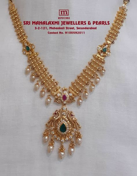 Light Weight Necklace Designs Gold, Kameshwari Jewellery Necklace, Gold Necklace Light Weight Designs, Gold Necklace Women Simple, Light Weight Gold Jewellery Indian Necklaces, Light Weight Haram Designs Gold, Light Weight Gold Necklace Indian, Light Weight Necklace Gold, Light Weight Gold Choker Set