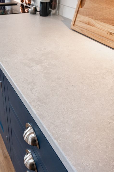 Wren Quartz Worktop, Speckled Stone Countertops, Porcelain Worktop Kitchen, Topus Concrete Caesarstone Kitchen, Caesarstone Airy Concrete, Concrete Kitchen Worktop, Ceaser Stone Kitchen Countertops, Concrete Quartz Countertops Kitchen, Worktops Kitchen Ideas