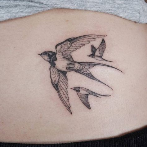 Swallows representing a mother and her two kids. Mama Bird Tattoo, Mother Bird Tattoo, Boy Mom Tattoo, Mommy Daughter Tattoos, Tattoos For Mom, Twin Tattoos, Kids Tattoo, Mom Daughter Tattoos, Mama Tattoo