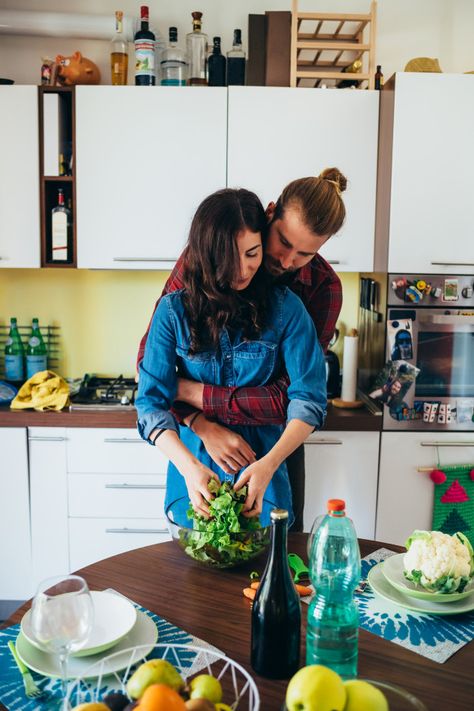 Back Hug Couple Kitchen, Affectionate Pose Reference, Couple In Kitchen Cooking, Couples Cooking Together, Couple Cooking Together Aesthetic, Couple In Kitchen, Couple Cooking Together, Arguing Couples, Food In Kitchen