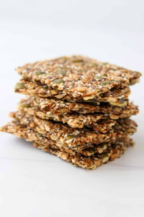 An ultra-crisp, gluten-free cracker made from seeds and cornstarch. Norwegian Crispbread, Seed Crackers Recipe, Glutenfri Baking, بذور الشيا, Healthy Crackers, Seed Crackers, Crispy Bread, Low Carb Crackers, Gluten Free Crackers