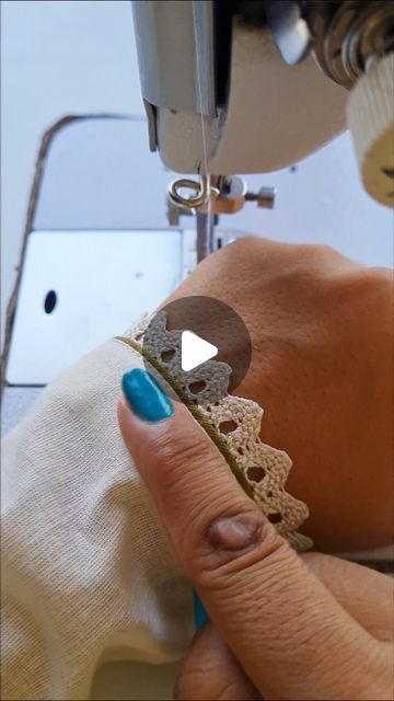 Lace Sewing, Embroidery Stitches Beginner, Sewing Tips And Tricks, Sewing Alterations, Sewing Easy Diy, Sewing Lace, Couture Sewing Techniques, Blouse Hand Designs, Diy Sewing Pattern