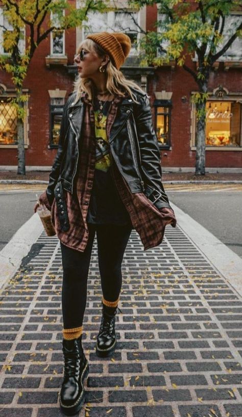 Platform Boots Street Style, Elevated Grunge Outfits, Punk Mom Aesthetic, Jadon Platform Boots Outfit, Cozy Punk Outfits, Tights And Combat Boots Outfit, Platform Docs Outfit Fall, German Aesthetic Outfits, Seattle Grunge Outfits