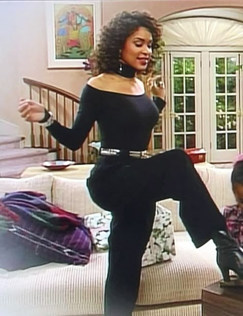 Hilary Banks Brunch Outfit, Hilary Banks Aesthetic, Hillary Banks Outfits, Living Single 90s Outfits, Hilary Banks Outfits 90s, Bel Air Fashion, 90s Sitcom Fashion, Moesha Outfits 90s Fashion, Hilary Banks Outfits