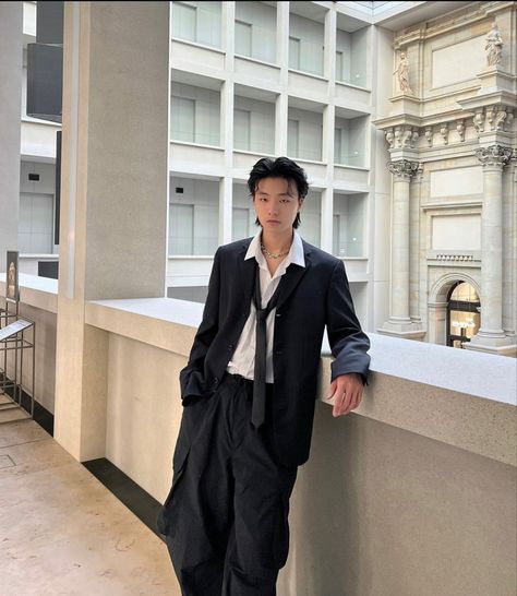 Outfit Ideas Men Aesthetic, Train Travel Outfit, Vietnamese Outfit, Dinner Photoshoot, Tie Outfits Men, Prom Suit Ideas, Graduation Outfit Ideas University, Laufey Concert, Outfit Pose Ideas