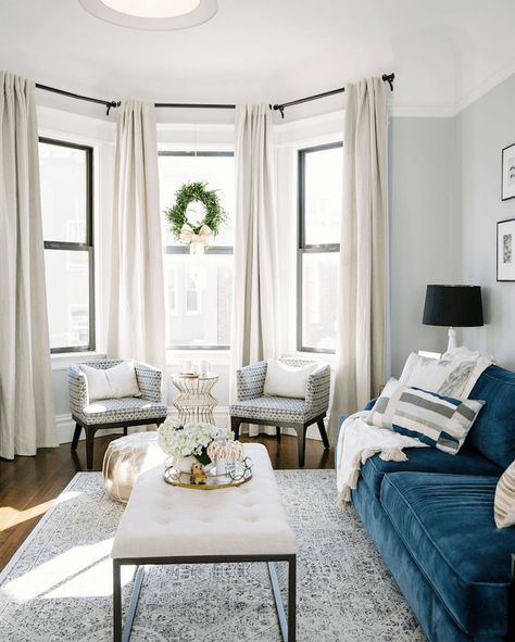 @juliagoodwindesign on instagram - photo @laeiou - bay window - curtain rod - Pottery Barn Window Living Room Ideas, Bay Window Living Room Ideas, Living Room With Bay Window Layout, Living Room Bay Window, Bay Window Treatments, Dining Room Window Treatments, Bay Window Ideas, Bay Window Living Room, Window Living Room