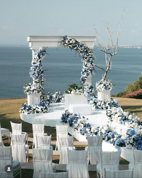 Ocean Wedding Aesthetic, Baby Blue Wedding Theme, Sky Blue Weddings, Baby Blue Weddings, Blue Beach Wedding, Blue Wedding Decorations, Blue White Weddings, Dream Beach Wedding, Ocean Wedding