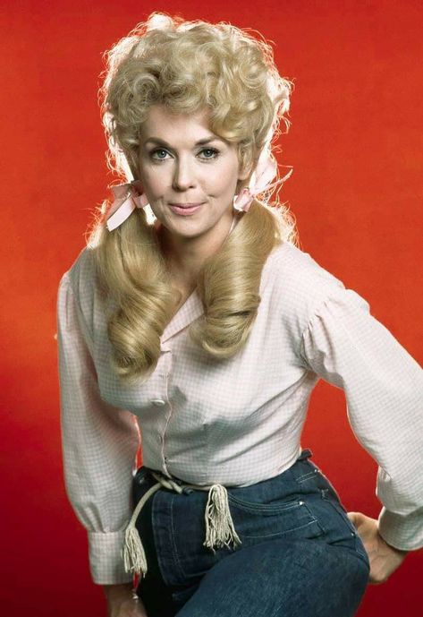 DONNA DOUGLAS (1932 -2015) Mila Kunis Eyes, Donna Douglas, Beverly Hillbillies, The Beverly Hillbillies, 70s Girl, Leah Remini, Photography Movies, Julia Louis Dreyfus, Vintage Hollywood