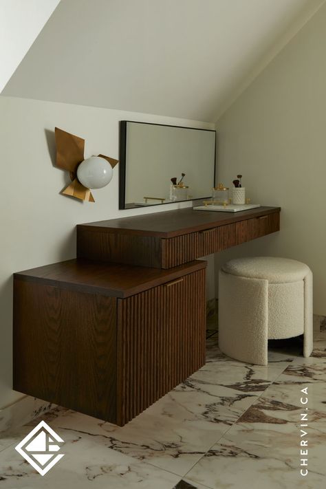 Red oak reeded floating makeup desk in a luxurious ensuite bathroom. Floating Vanity Makeup, Floating Makeup Vanity, Elegant Vanity, Makeup Desk, Floating Desk, Vanity Makeup, Ensuite Bathroom, Floating Vanity, Warm Red