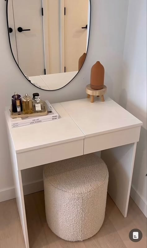 Mini Make Up Desk, Simple Makeup Vanity Ideas, Ikea Small Vanity, Simple White Vanity, Small Makeup Desk Ideas, Bedside Table Vanity, Tiny Vanity Ideas Bedroom, Small Bedroom Makeup Vanity, Small Vanity Aesthetic