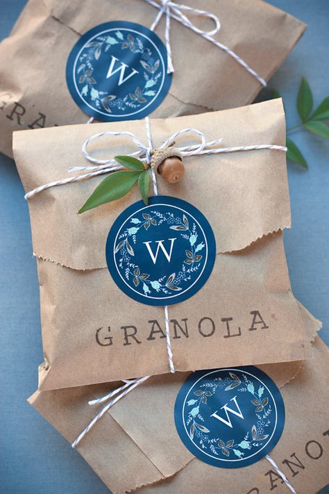 DIY Packaging Ideas to Upgrade Your Handcrafted Products Ribbon Diy Gift Ideas, Granola Wedding, Granola Gift, Diy Granola, Wedding Favors Packaging, Săpunuri Handmade, Kraft Bag, בר מצווה, Cookie Packaging