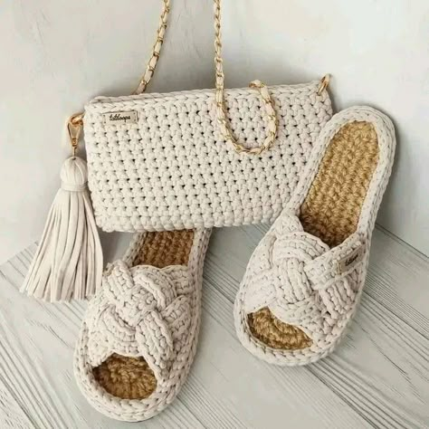 Diy Crochet Shoes, Free Crochet Bag Patterns, Crochet Shoes Pattern, Sandals Patterns, Crochet Baby Shoes Pattern, Free Crochet Bag, Gifts Crochet, Crochet Braid Styles, Crochet Sandals