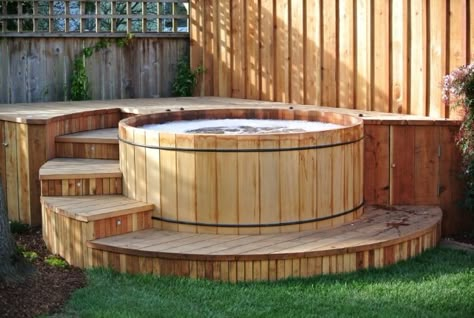 Whirlpool Deck, Wooden Hot Tub, Round Hot Tub, Hot Tub Landscaping, Hot Tub Swim Spa, Hot Tub Surround, Deck Piscina, Cedar Hot Tub, Hot Tub Designs