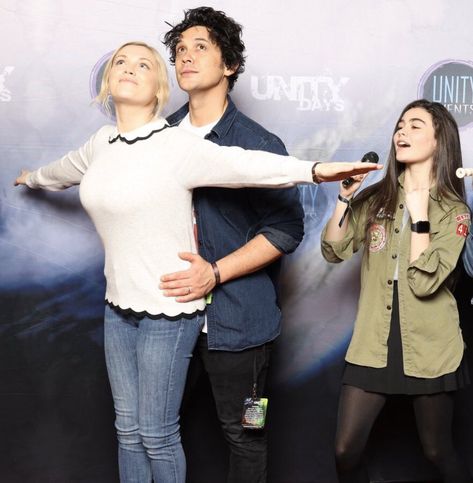 Bob Morley And Eliza Taylor, Eliza And Bob, Bob Morely, Lola Flanery, The 100 Characters, The 100 Bellarke, Lexa The 100, The 100 Cast, The 100 Show