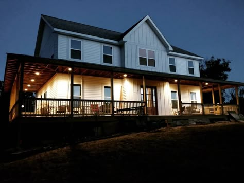 Exterior Farmhouse Ideas Wrap Around Porch, White Farmhouse Cedar Posts, Dream Porch Wrap Around, House Layouts Wrap Around Porch, Two Story Farmhouse Wrap Around Porch, Southern Homes With Porches Farmhouse, White Farmhouse Rap Around Porch, Big Wrap Around Porch Country Houses, Wrapped Around Porch Farmhouse