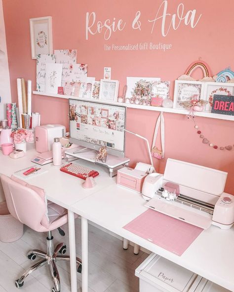 Pink Craft Room Ideas Home Office, Glam Craft Room, Creative Work Space Office, Pink Craft Room Ideas, Craft And Office Room Ideas, Sewing Set Up, Craftrooms Ideas Work Spaces, Multi Purpose Office Space, Cricut Workspace Ideas