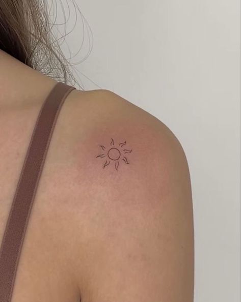 Cute Small Shoulder Tattoos For Women, Tiny Unique Tattoos, Tiny Sun Tattoo, Tattoo Ideas Minimalist, Tattoos Watercolor, Tattoos Japanese, Tattoos Traditional, Boho Tattoos, Tattoos Sleeve