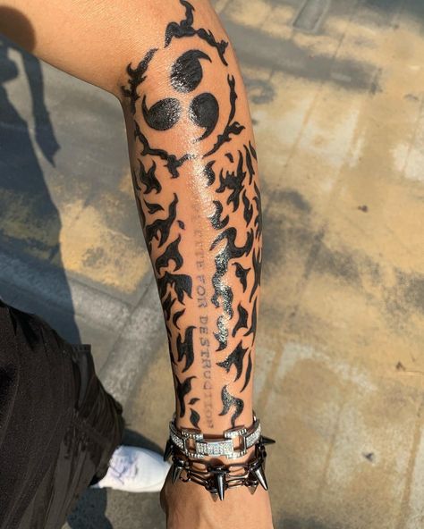 Saske Uchiha Tattoo Ideas, Sakura Hand Tattoo, Sasuke Curse Mark Tattoo Sleeve, Sasuke Uchiha Curse Mark Tattoo, Men Inner Forearm Tattoos, Assume Curse Mark Tattoo, Y2k Tattoo Ideas Arm Sleeve, Black Guy Tattoos, Tattoo Ideas For Men Sleeve