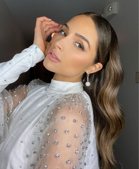 Olivia Culpo Hair, Nye Hairstyles, Wedding Hair Front, Celebrity Hair Trends, New Year Hairstyle, Guest Hair, Wedding Guest Hairstyles, Front Hair Styles, Slicked Back Hair