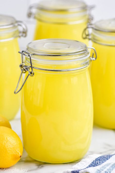 Limoncello is a delicious Italian liqueur that is so easy to make homemade. Just three simple ingredients gives you this delicious after dinner drink. Creamy Limoncello Recipe, Homemade Liqueur, Homemade Liqueur Recipes, Liqueur Recipes, Limoncello Recipe, Italian Liqueur, Liqueurs Recipes, After Dinner Drinks, Recipe Boards