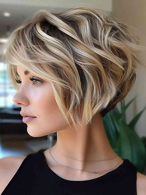 Short and Sassy Long Bixie with Highlights Woman Haircut With Bangs, Long Pixie Bob, Woman Hairstyles, Midlife Crisis, Bob Haircut For Fine Hair, Messy Short Hair, Edgy Short Hair, Long Pixie, Haircuts For Fine Hair