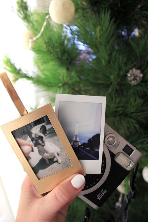 Instax Mini Christmas Ornament Diy, Instax Ornament Diy, Instax Ornament, Polaroid Ornament Diy, Instax Mini Ideas Display, Christmas Ornament Homemade, Instax Diy, Instax Mini Ideas, Diy Photo Ornaments