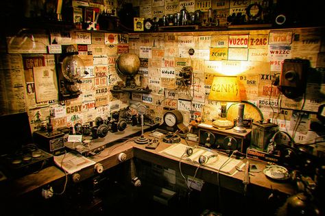 Amateur Radio Station circa 1935 | Flickr - Photo Sharing! College Radio, Radio Active, Radio Usa, Radio Waves, Retro Radio, Radio Shack, Antique Radio, Radio Wave, Cb Radio