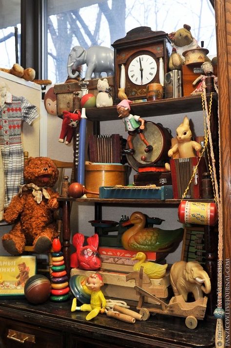 Old Toy Store, Vintage Toy Room, Christmas Toyland, Vintage Playroom, Vintage Kids Toys, Christmas Toy Shop, Old Fashioned Toys, Vintage Christmas Toys, Victorian Toys