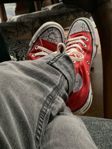 Blood Converse, Converse Red Outfit, Converse Custom Ideas, Red Converse Aesthetic, Spiderman Converse, Dark Red Converse, Converse Rainbow, James Potter Aesthetic, Converse Drawing