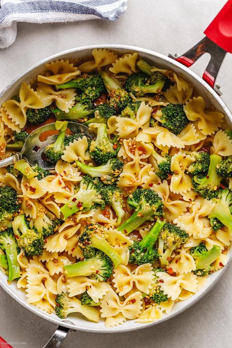 Broccoli Str-Fry Recipe - #recipe by #eatwell101 Garlic Broccoli, Vegetarian Meal Prep, Broccoli Stir Fry, Broccoli Pasta, Pasta Dinner Recipes, Fresh Broccoli, Health Dinner, Healthy Pastas, Broccoli Recipes