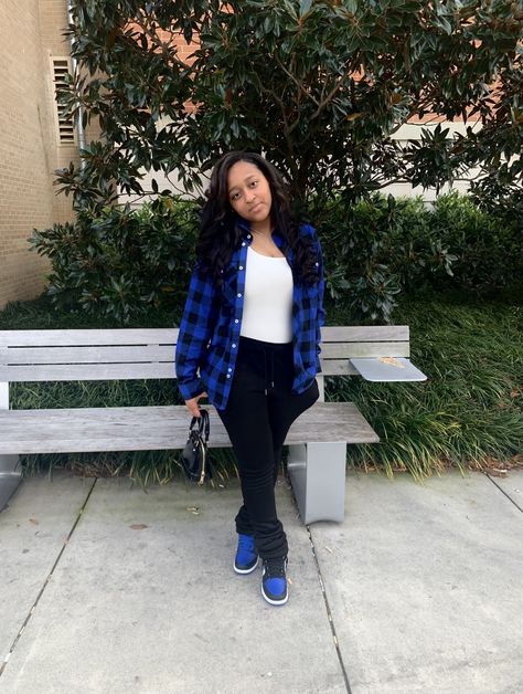 Blue And Black Jordans Outfit, Royal Blue Jordans Outfit, Brotherhood Jordan 1 Outfit Women, Jordan 1 Laney Outfit, Royal Blue Fall Outfits, Jordan Outfit Ideas Women, Outfit Ideas Jordan 1 High, Blue And Black Jordan 1 Outfit, Air Jordan 1 Outfit Women Baddie