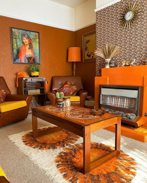 Living Room Designs 70s, Retro Living Room 1970s Vintage, 60s Living Room Vintage, 70s Retro Aesthetic Living Room, 1970s Interior Design Living Rooms, Retro Living Room Ideas 1970s 70s Decor, 70s Vintage Living Room, 60s Interior Design 1960s Living Rooms, 1970s Inspired Living Room