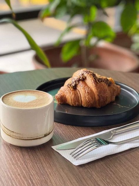 Croissant And Coffee Photography, Coffee Shop Food Photography, Croissant Coffee Aesthetic, Coffee With Croissant, Coffee Croissant Aesthetic, Food Photography Croissant, Coffee And Croissants Photography, Cafe Food Photography Ideas, Croissant Aesthetic Photography