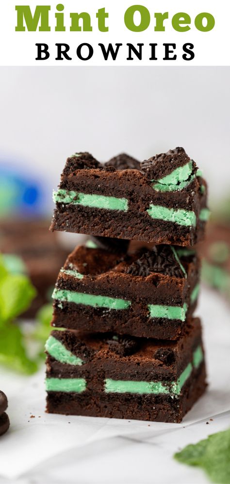 These delicious fudgy mint Oreo brownies are a delicious treat for mint chocolate lovers! Green Appetizers, Mint Brownies Recipe, Oreo Brownies Recipe, Rainbow Foods, Chocolate Mint Brownies, Lifestyle Of A Foodie, Mint Oreo, Mint Brownies, St Patrick's Day Recipes