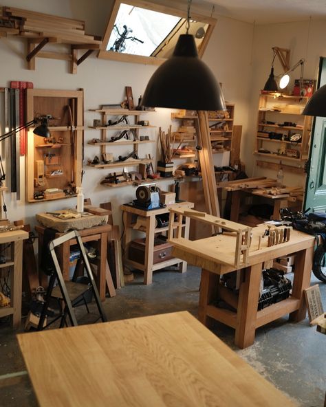 @ateliermateus #marcenaria #woodworking #joinery #workbench #atelier #lisboa Home Woodshop, Homesteading Life, Vision Ideas, Studio Makeover, Craft Studios, Wood Workshop, Workshop Garage, Artist Studios, Woodworking Joinery