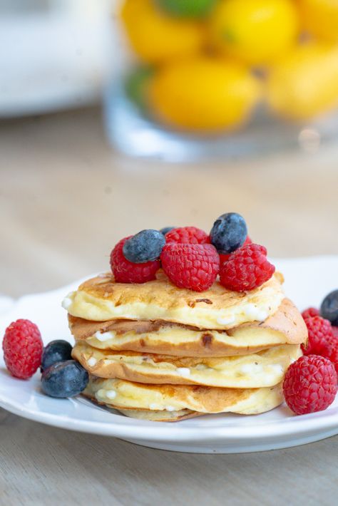 Protein-Packed Cottage Cheese Banana Pancakes - Rooted Childhood Banana Cottage Cheese, Cottage Cheese Banana, Kids Pancakes, Pumpkin Pancake Recipe, Cottage Cheese Pancakes, Cheese Pancakes, Brunch Time, What's For Breakfast, Cream Cheese Recipes