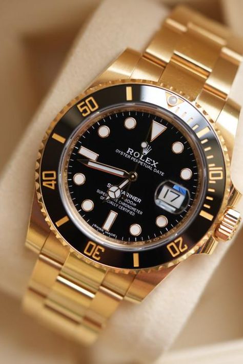 Rolex Submariner Gold, Design Cars, Fancy Watches, Rolex Submariner No Date, Gold Rolex, Rolex Watches For Men, Used Watches, Mens Gold Jewelry, Mens Fashion Watches