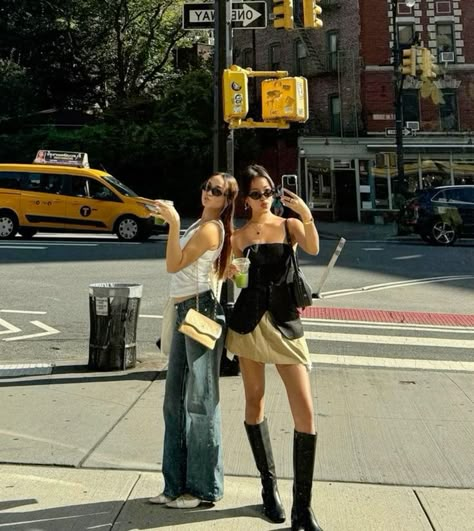 Summer New York Aesthetic, Nyc Photo Dump, New York June Outfits, Nyc Friends Aesthetic, New York City Outfits Spring, New York Aesthetic Summer, Nyc Summer Aesthetic, Y2k Tiktok, Outfits Asian