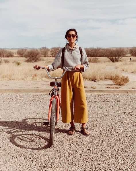 Outdoor Mom Style, Cute Boho Outfits, Boho Hippie Aesthetic, Travel Editorial, Ilana Kohn, Desert Style, Natural Fashion, Desert Fashion, Style Muse